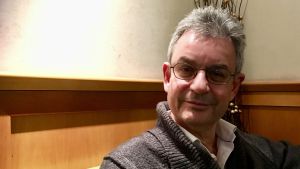 Sam Vaknin är idag främst en författare och, enligt egen mening, narcissist. Sam Vaknin är en författare och, enligt egen mening, narcissist.