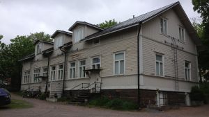 Staden slarvade med underhållet vid Fredsgatan 37, men i dag är huset sålt. Borgå stads hyreslägenheter vid Fredsgatan 37