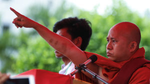 Wirathu leder den anti-muslimska rörelsen i Burma. Den buddhistiska munken och muslimmotståndaren Wirathu.