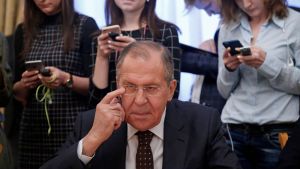 Rysslands utrikesminister Sergej Lavrov kommenterade Londons ultimatum då han mötte Sydkoreas nationella säkerhetsrådgivare Chung Eui-Yong i Moskva på tisdagen. Rysslands utrikesminister Sergej Lavrov kommenterade Londons ultimatum då han mötte Sydkoreas nationella säkerhetsrådgivare Chung Eui-Yong i Moskva på tisdagen.