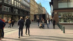 Människohandeln har skett på restauranger i Helsingfors centrum. Människor på Alexandersgatan