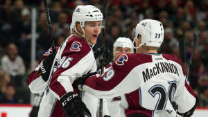Nathan MacKinnon en magnifik kedjekompis. Mikko Rantanen och Nathan MacKinnon, 2017.