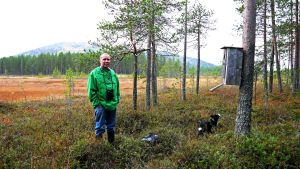 Pekka Nyman ja Kimi uivelon pöntöllä Pekka Nyman ja Kimi uivelon pöntöllä Pyhätunturilla.