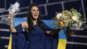 Ukrainas Jamala har precis vunnit Eurovisionen.