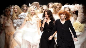 Sonia Rykiel med sin dotter i en modeshow 2007. Sonia Rykiel med sin dotter i en modeshow 2007.