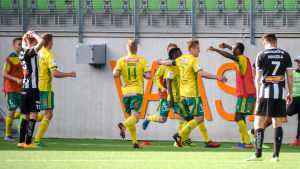 Ilves åkte hem med full pott från Sandviken. Ilves jublar mot VPS.