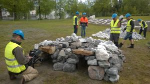 "Kalkgåbbarna" bygger gammaldags kalkugn "Kalkgåbbarna" bygger gammaldags kalkugn