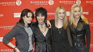 Kristen Stewart, Joan Jett, Dakota Fanning och Cherie Currie från Sundance Film Festival i samband med premiären av filmen "The Runaways". Kristen Stewart, Joan Jett, Dakota Fanning och Cherie Currie från Sundance Film Festival i samband med premiären av filmen "The Runaways".