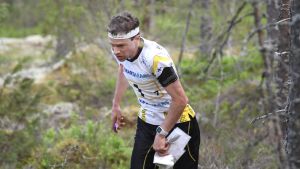 Fjolårsvinnaren Koovee med ankaret Daniel Hubmann var tvåa i mål. Fjolårsvinnaren Koovee med ankaret Daniel Hubmann var tvåa i mål.