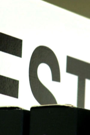Testit-teksti hyllyssä