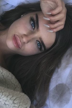 "Pystyn sulkemaan ihan minkä vaan asian mielestäni pois ja oon semmonen ihminen joka ei välttämättä tarvii ketään." susa selfie