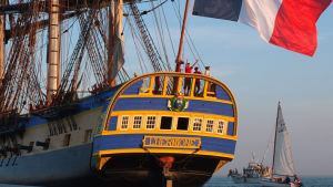 L'Hermionen replikan peräpeili on taidonnäyte. Purjealus L'Hermionen replicalla on oma blogi.