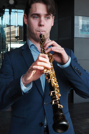 Jan Salminen valitsi opiskelijatreffeille sooloteoksen Britteniltä. Oboisti Jan Salminen