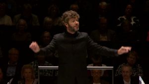 Pianotaiteilija Javier Perianes. Pablo Heras-Casado johtaa Radion sinfoniaorkesteria Musiikkitalossa 21.9.16