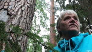 Markku Nieminen esitteli Haikolan kalmismaata Markku Nieminen esitteli Haikolan kalmismaata