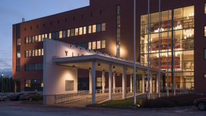 Huhtasaaris gjorde sin gradu för Chydenius-institutet som är Jyväskylä universitets enhet i Karleby Karleby universitetscenter Chydenius