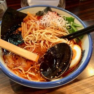 Ramen En skål med japansk ramen