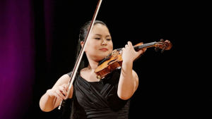 Minami Yoshida. Japanilainen 17-vuotias Minami Yoshida on Sibelius-viulukilpailun 2015 kuopus.