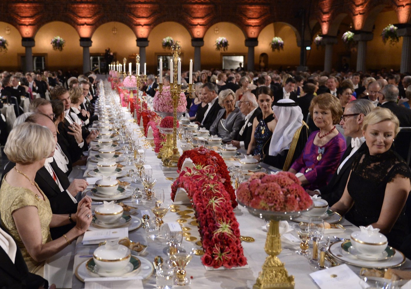 Se bilderna från Nobelmiddagen Utrikes svenska.yle.fi