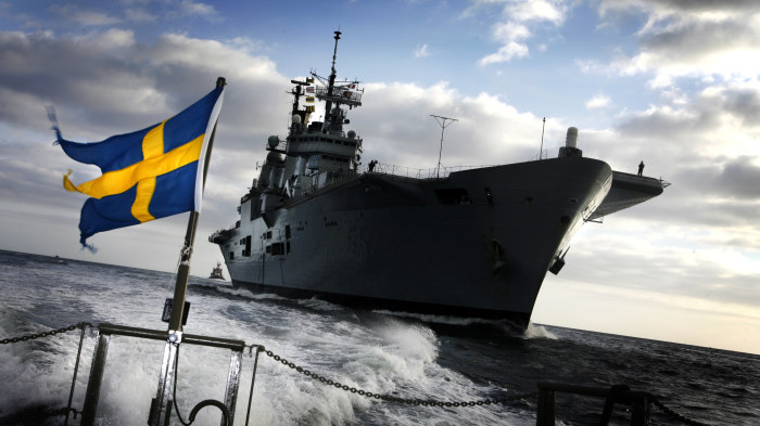 Natoövning vid Vinga fyr