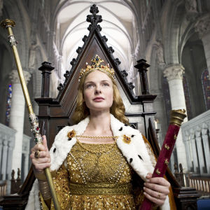 Elizabeth Woodville (Rebecca Ferguson) nousee levottoman Englannin kuningattareksi.