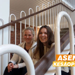 Urheilulukiolaiset alppihiihtäjät Reetta Pitkänen ja Tiia Nurminen.