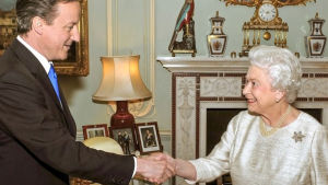 Kuningatar Elisabetin aikana Iso-Britanniassa on ollut 12 pääministeriä Winston Churchillistä David Cameroniin. 