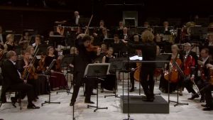 Augustin Hadelich Radion sinfoniaorkesterin solistina, johtajana Santtu-Matias Rouvali