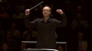 József Hárs johtaa Radion sinfoniaorkesteria