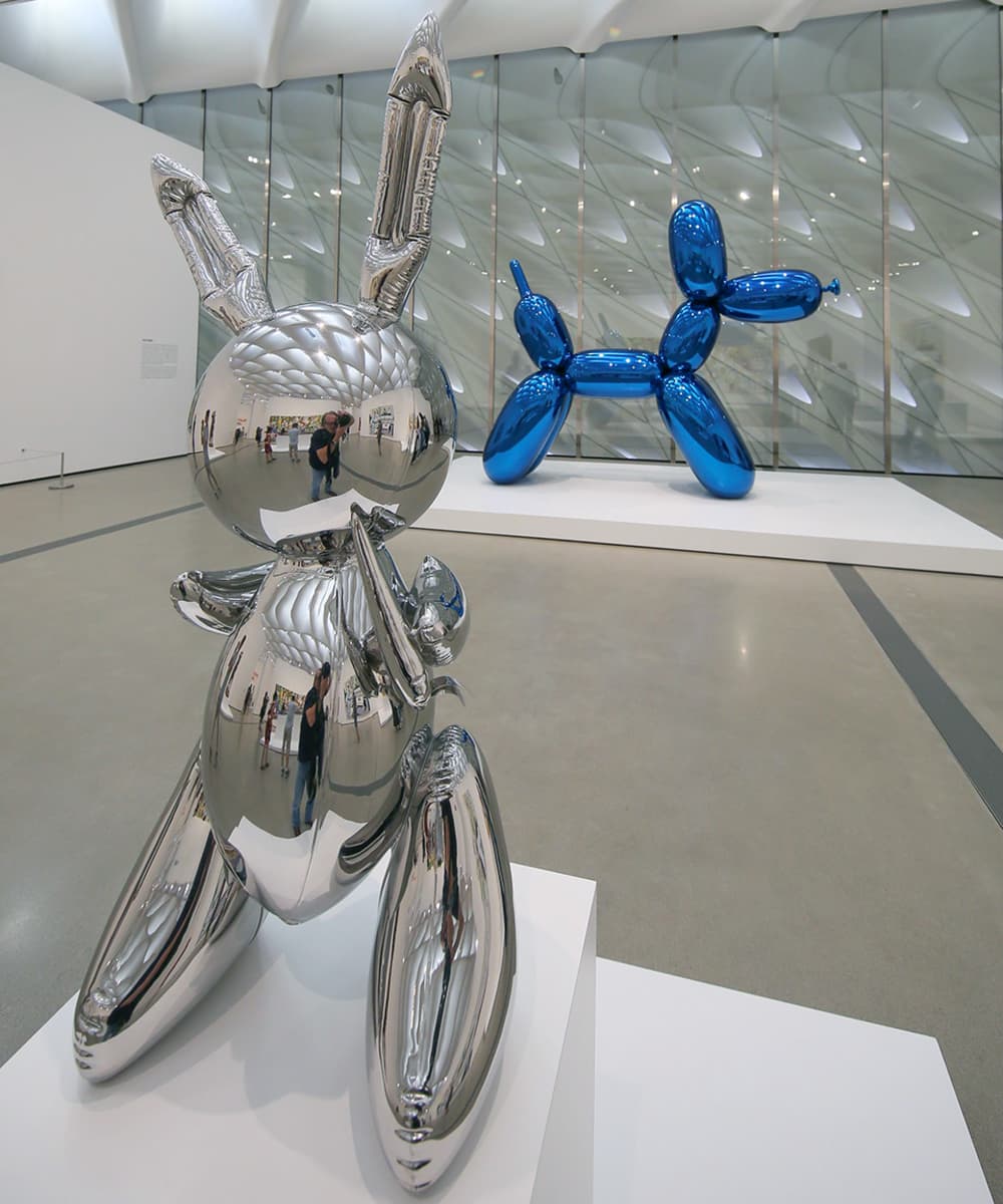 Jeff Koonsin Rabbit-veistos huutokaupattiin runsaalla 91 miljoonalla  dollarilla – maailman kallein elävän taiteilijan teos