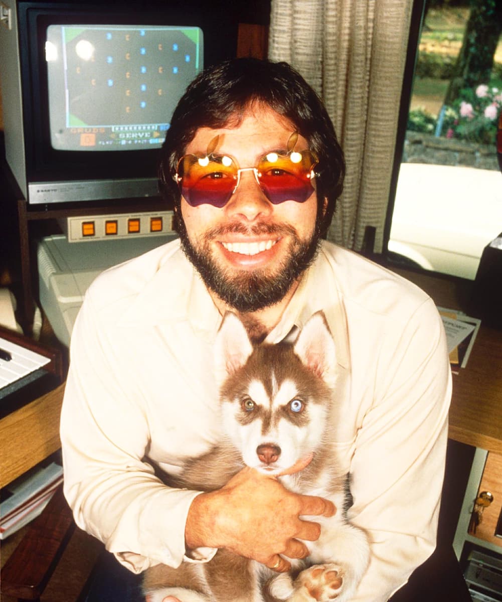 Steve Wozniak Apple-aurinkolasit päässään vuonna 1983.