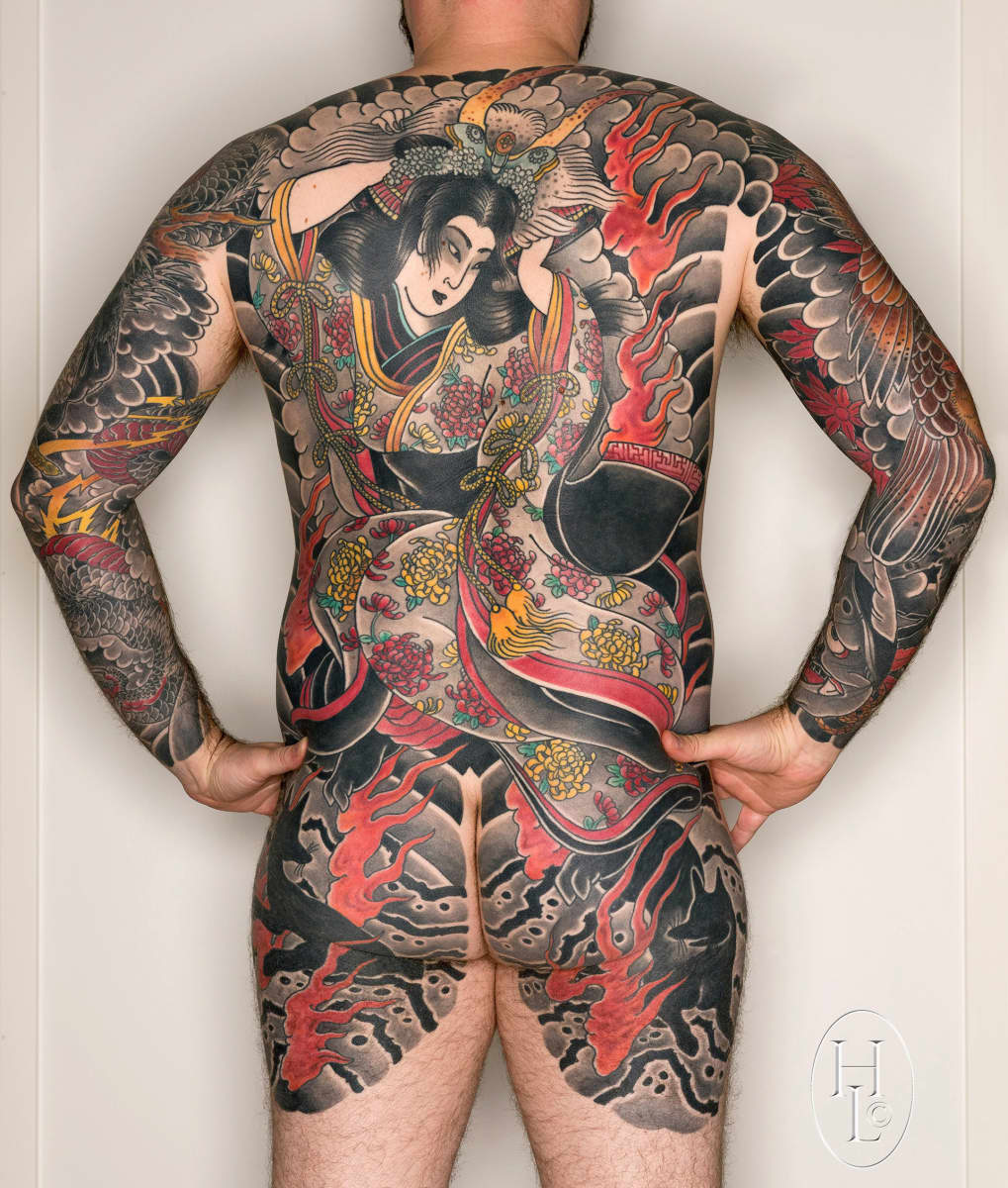 Larjasto ei halua laittaa kuvaamiaan tatuointeja paremmuusjärjestykseen, mutta nostaa yhdeksi hienoimmista tämän japanilaisten puupiirrosten mukaan tehdyn kuvan.