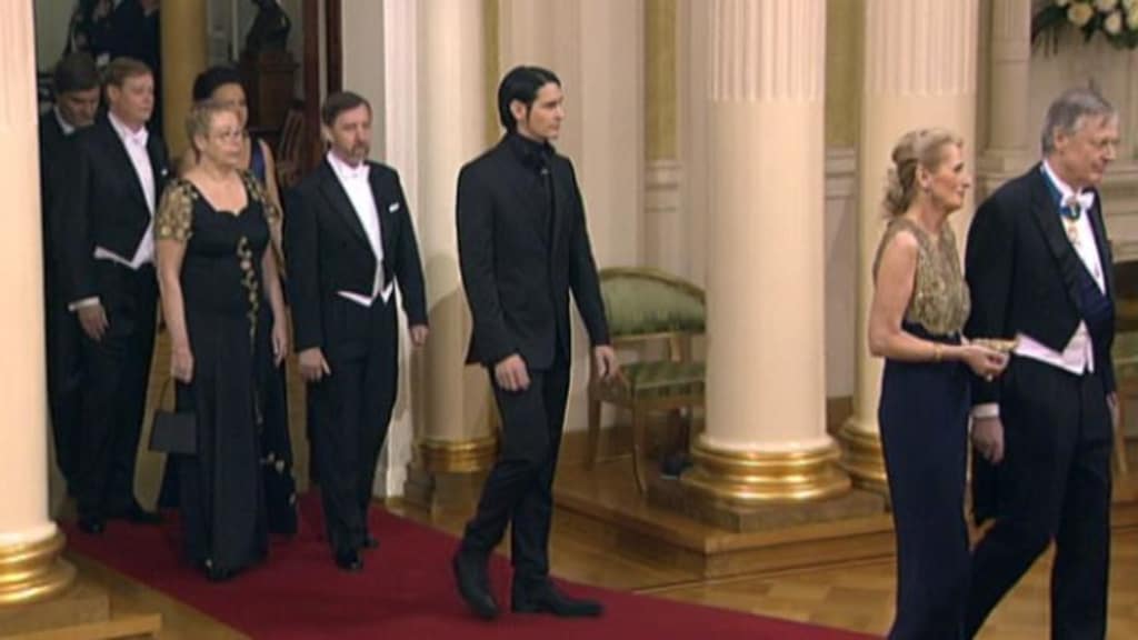 Linnan Juhlat 2010 Kattelemassa Laulaja Lauri Tahka Jarkko Suo