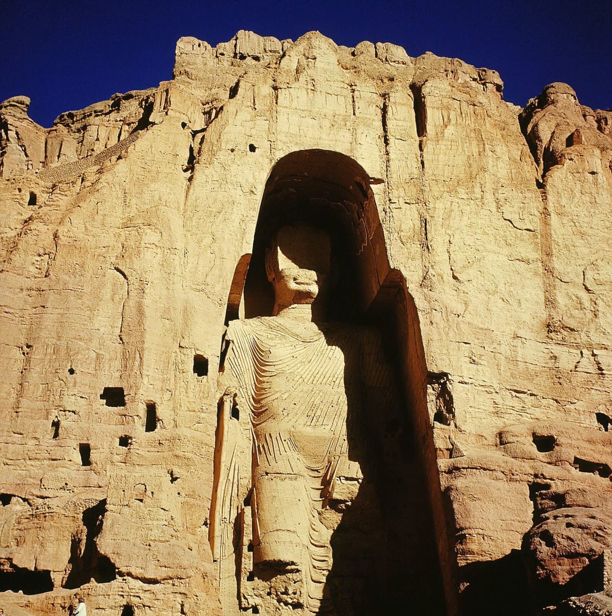 Arkistokuva Bamiyanin kuuluisasta Buddhasta ennen sen tuhoutumista.
