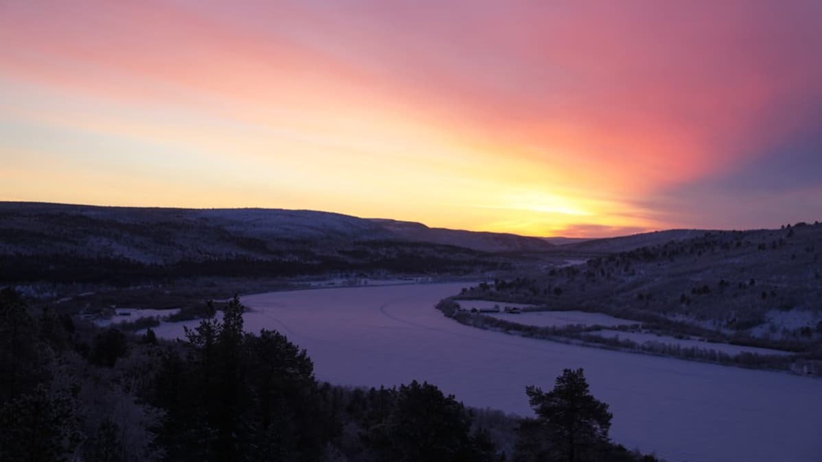 What time does the sun set in your country now that it's winter? r