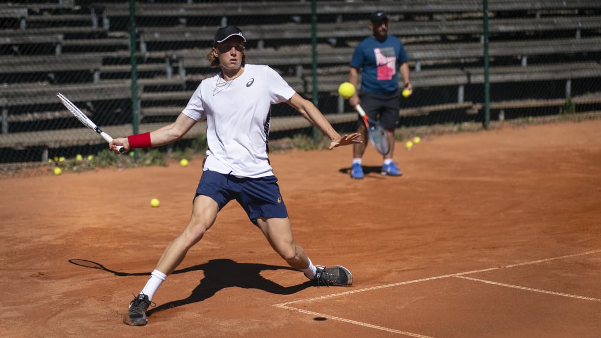 Emil Ruusuvuori palasi voitokkaasti tenniskentille ...