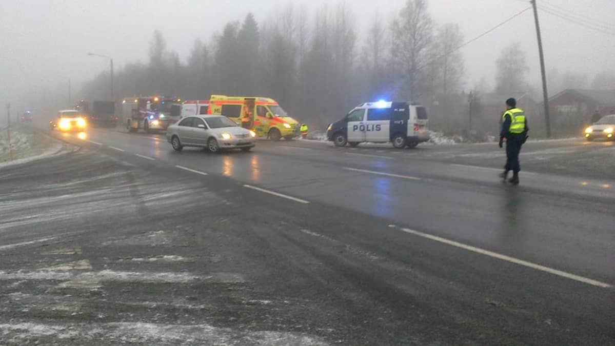 Keminmaassa Loukkaantui Kaksi Ihmistä Risteyskolarissa | Yle Uutiset ...