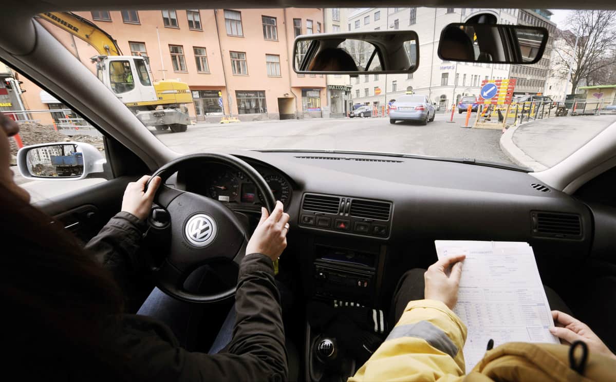 Autokoulut ilmoittavat hinnastonsa puutteellisesti – suurin osa narahti ...