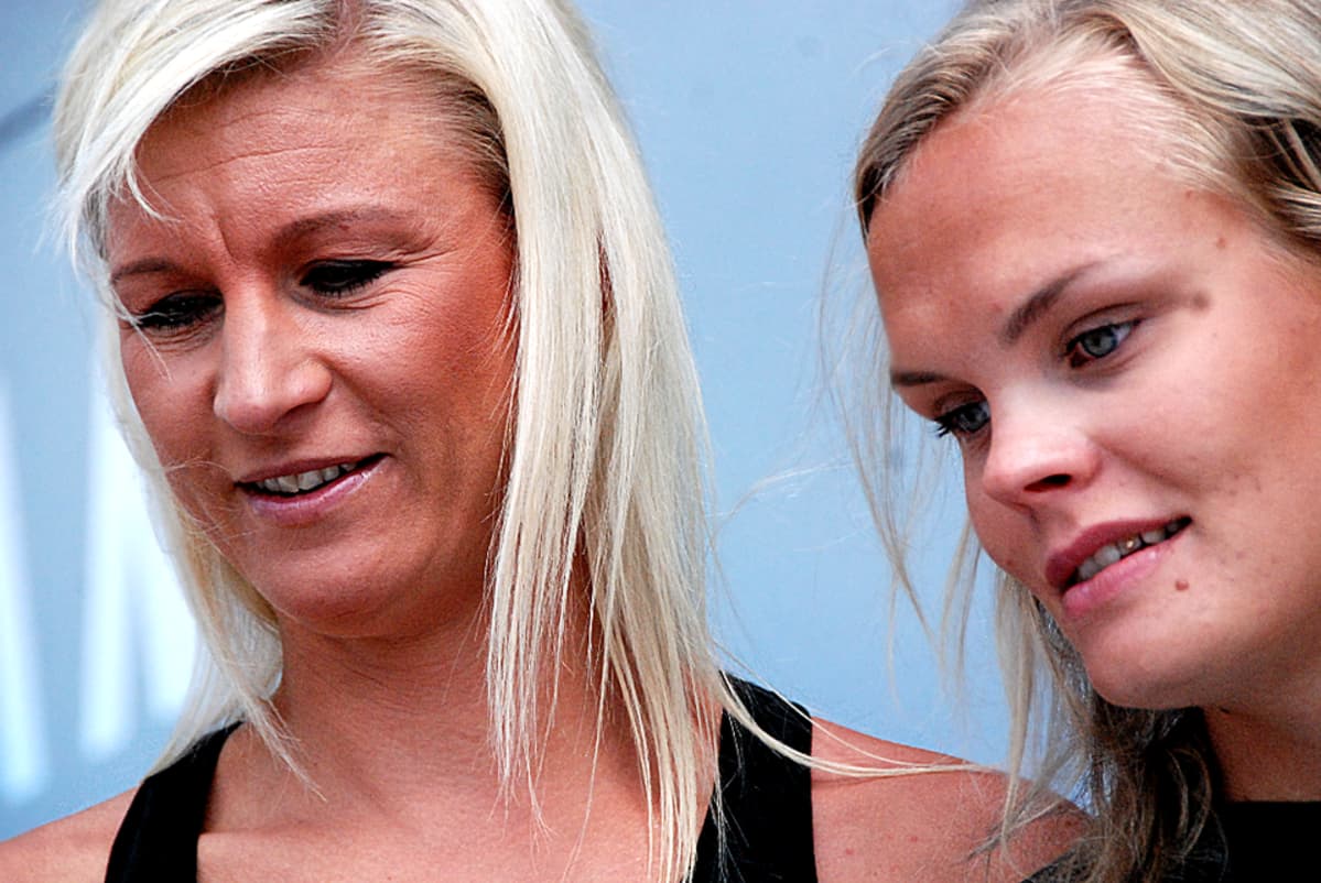 Lesbo joukkue seksiäbigcock putket