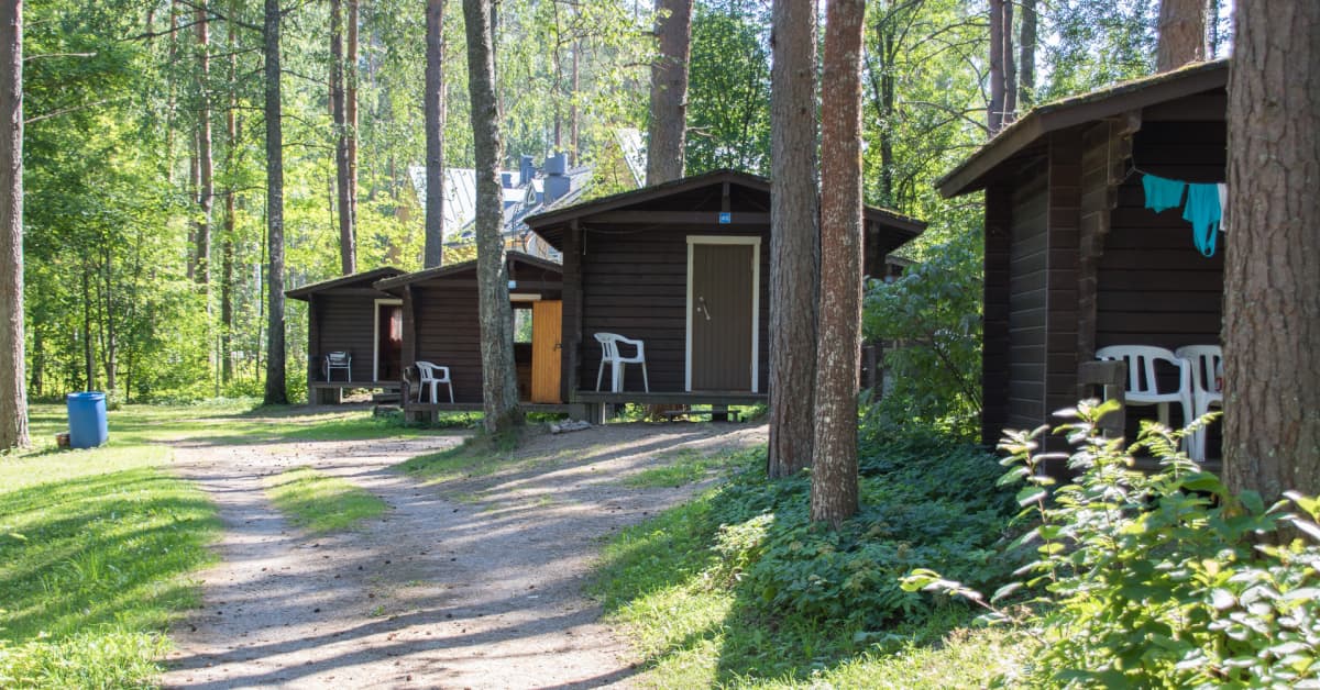 Lappeenranta haluaa talviasuttavia mökkejä Huhtiniemen leirintäalueelle –  toimintaa uhkaa alueelle kaavoitettu kylpylähotelli