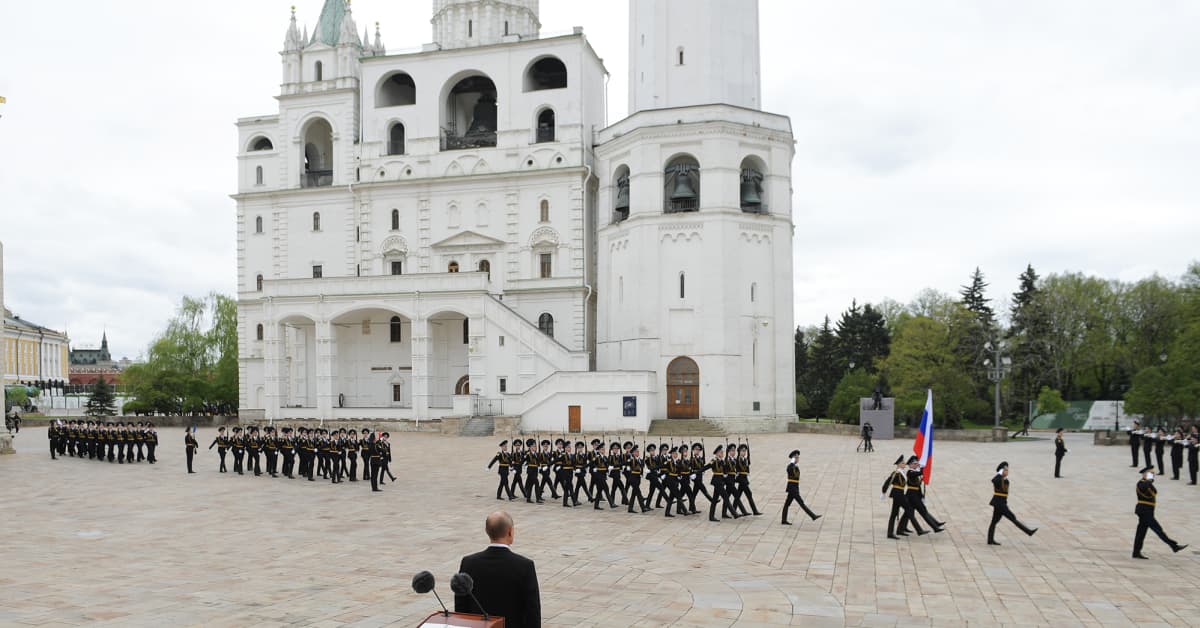 Venäjä soittelee taas kutsuja valtionjohtajille voitonparaatiin –  sotilasmahtia aiotaan esitellä juhannuksena