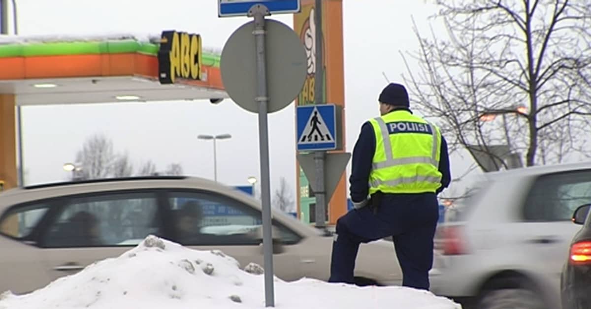 Police Running Red Lights Increasingly Common Yle