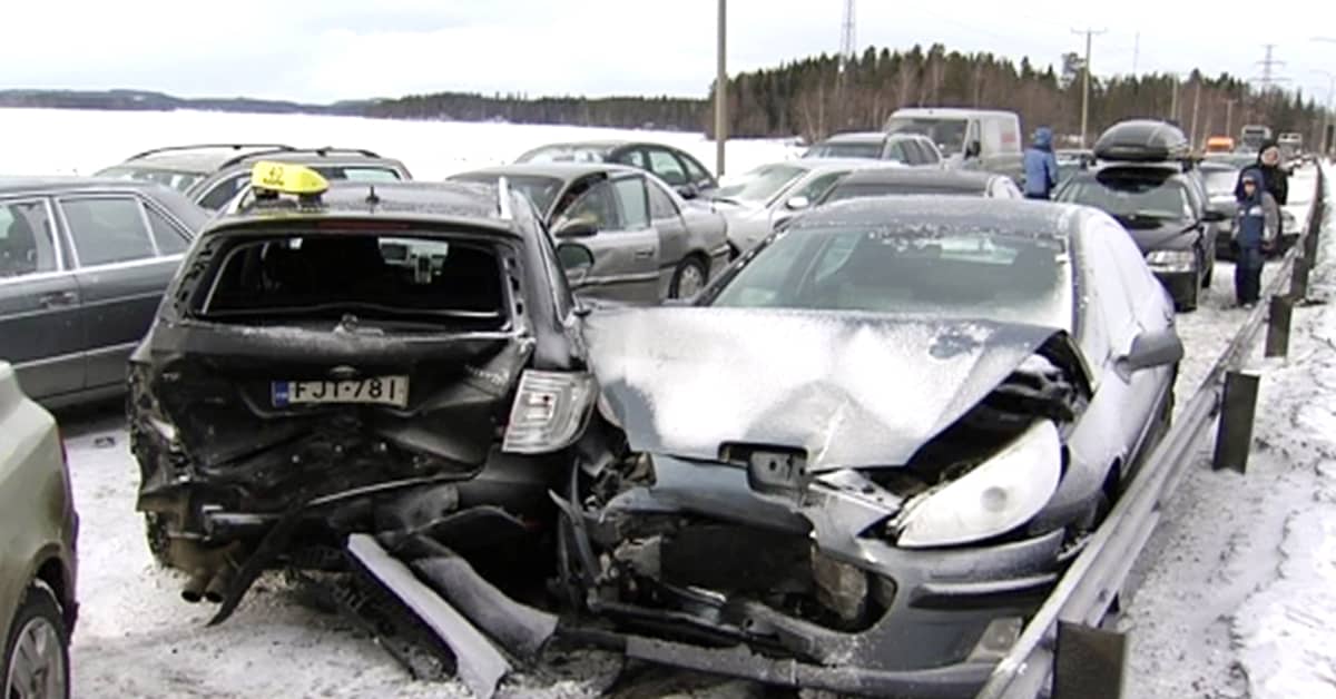 Yli 70 auton ketjukolari sotki liikenteen Kuopiossa | Yle Uutiset
