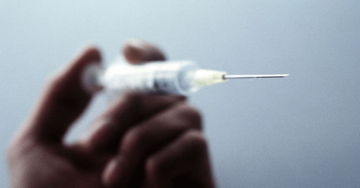 Инъекции внутримышечно. Укол морфия. Кодирование вшивание ампулы. Уколов задержан. Уколов задержан.