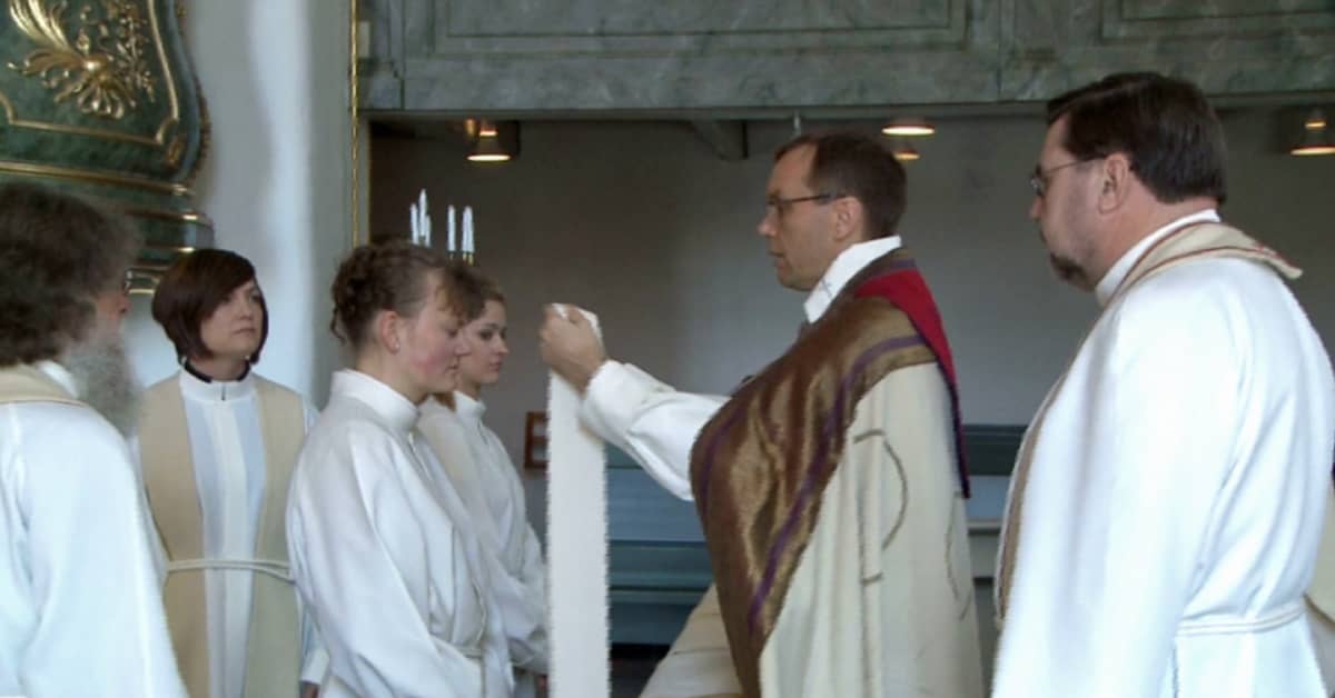 Suomenruotsalaisille kuuroille pitkästä aikaa oma pappi  Yle