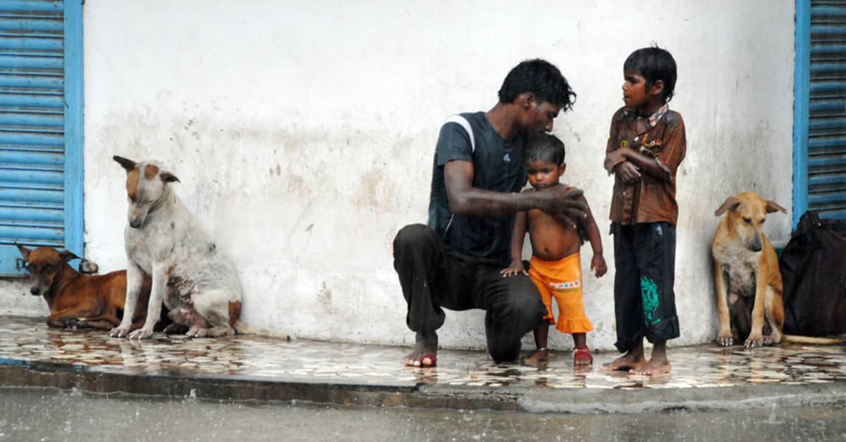 Intia tarjoaa ilmaiset lääkkeet koko väestölleen | Yle