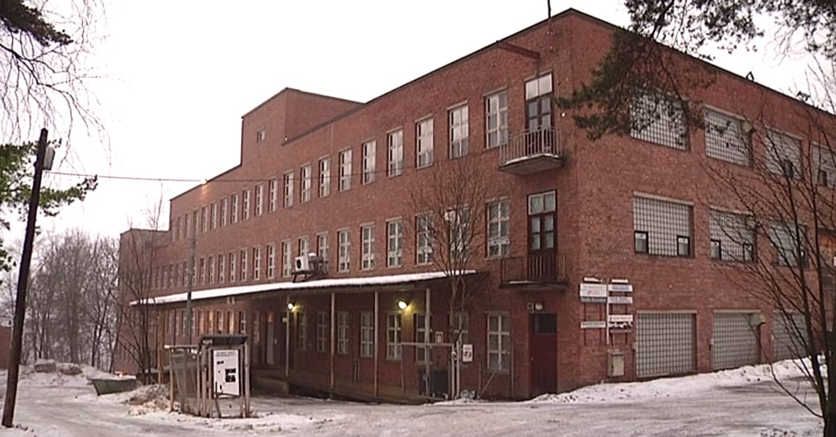 Koko rakennus käyttökieltoon Tampereen Onkiniemessä – asbestia löytyi myös  porraskäytävistä | Yle Uutiset