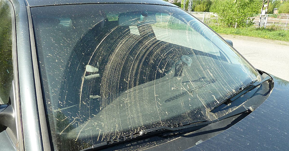 Kuinka Puhdistaa Auton Tuulilasi Ulkopuolelta?