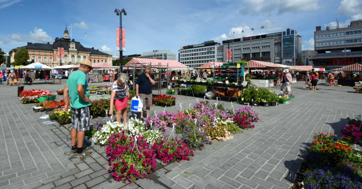 200-vuotias Kuopion tori koristellaan kesään: kukkataidetta ja uusi  seinämaalaus | Yle Uutiset