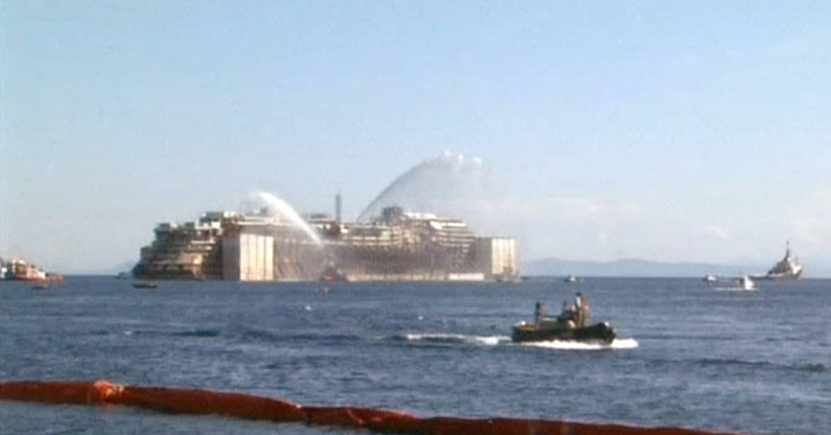 Costa Concordian viimeinen matka kohti romuttamoa alkoi – video